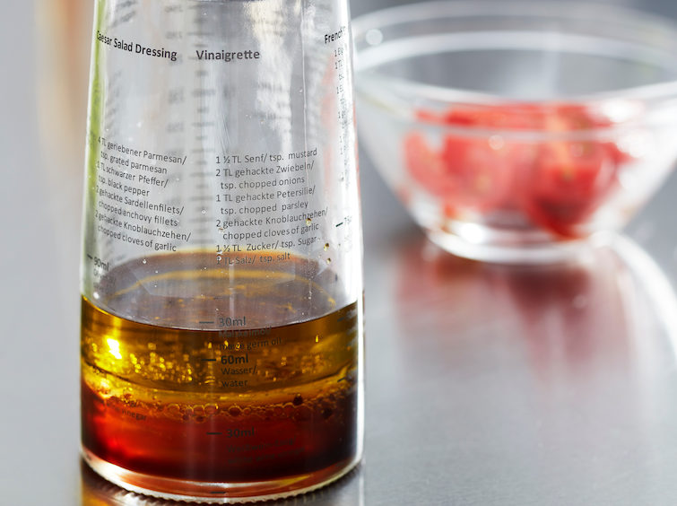 Shaker à vinaigrette : préparer, conserver et portionner des sauces