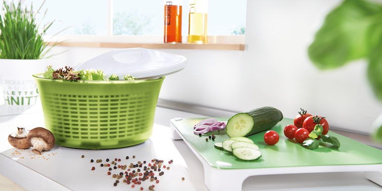 Leifheit Essoreuse à salade en plastique ComfortLine, mécanisme d'essorage  à cordon innovant, utilisable comme saladier ou passoire, blanc et vert,  5,5 l : : Cuisine et Maison